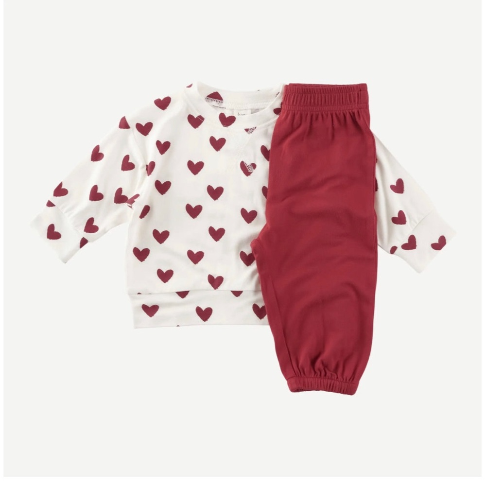 LONG SLEEVE BOXY TOPSTITCH TEE & RELAXED JOGGER SET | PAINTED LARGE RED HEARTS